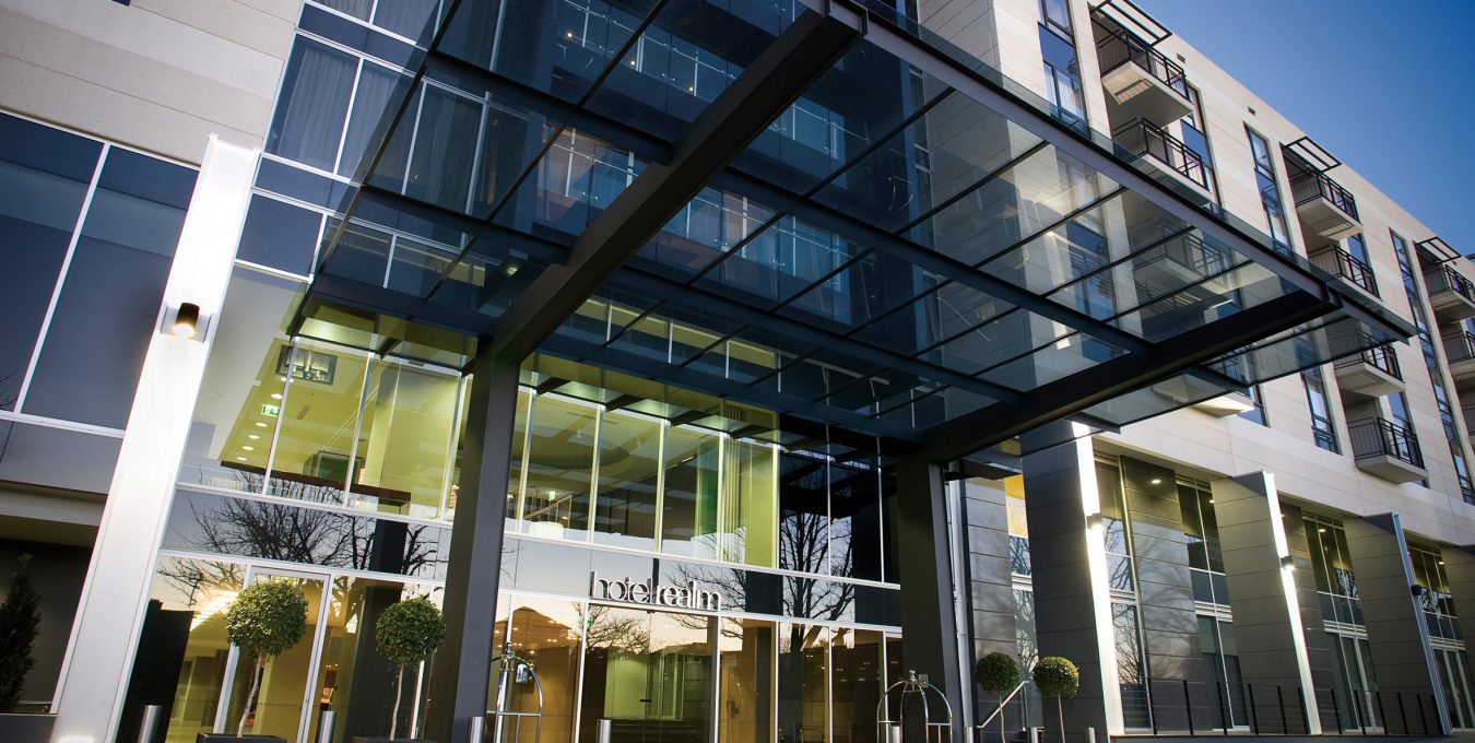 hotel_front_ORE1831_2000 hotel_front_ORE1831_2000